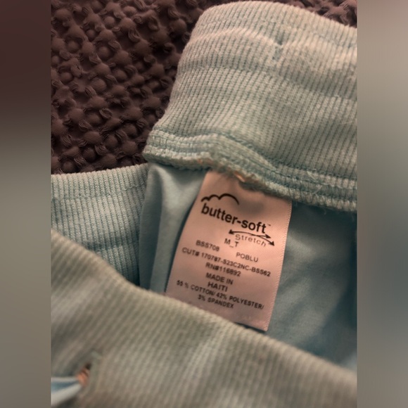 Medium light blue butter soft scrubs - Picture 2 of 6